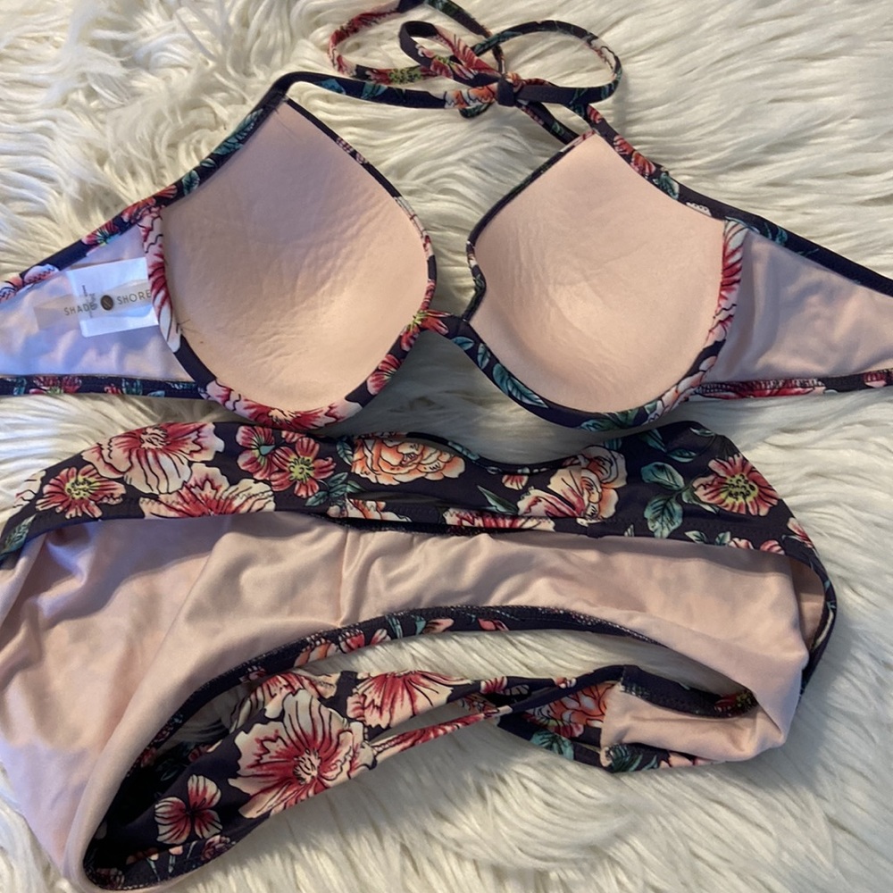 Shade & Shore two pieces swimsuit top is 36B and it’s push up and bottoms is L - Picture 7 of 12
